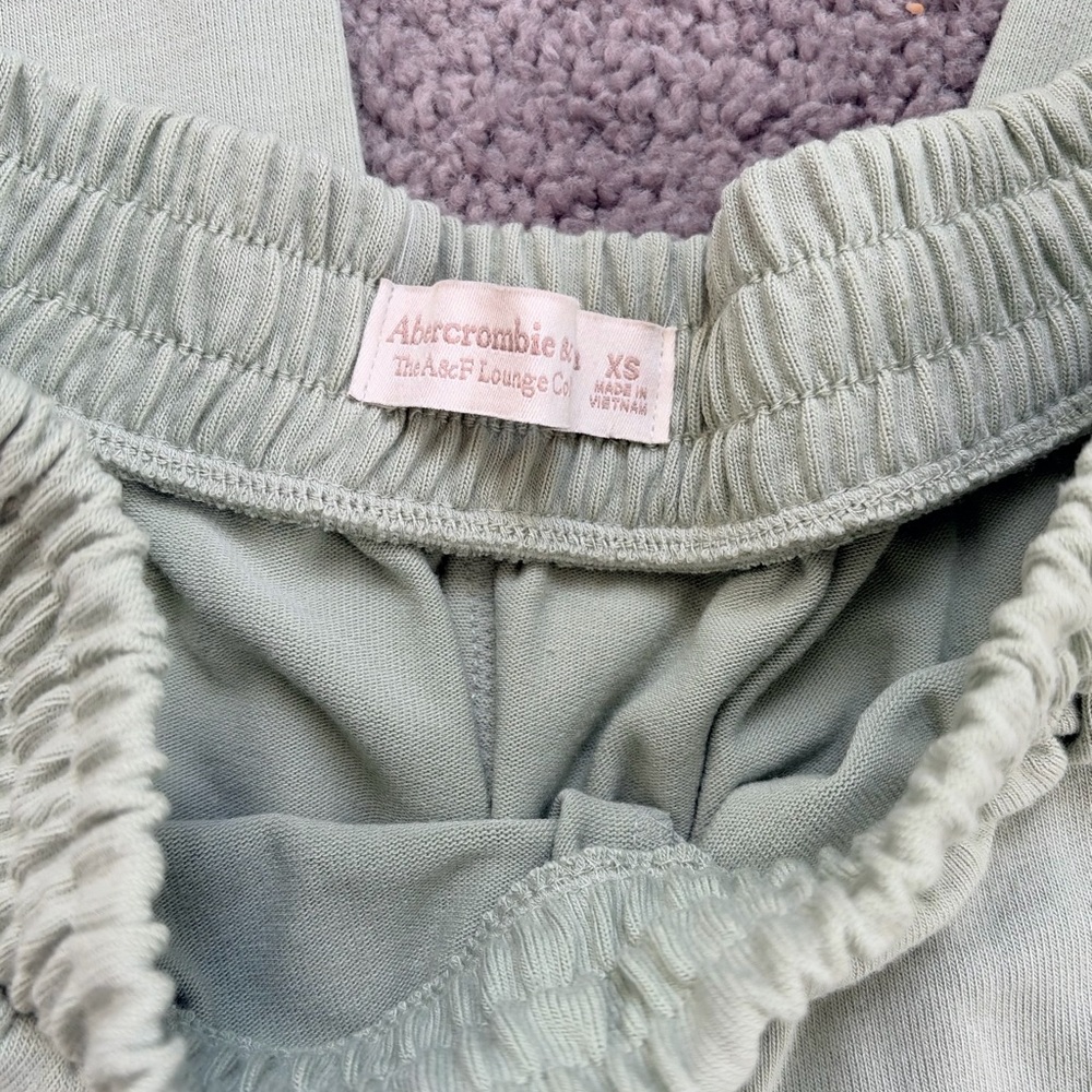 Abercrombie & Fitch Light Sage Crewneck Tee - Picture 5 of 5